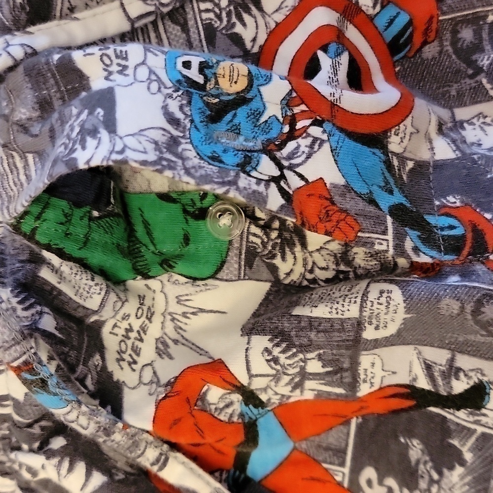 Marvel Shorts size large. Pockets 100% cotton drawstring - Picture 7 of 11